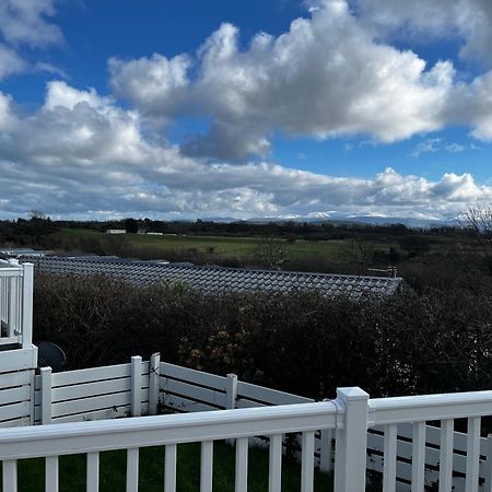 Ger-Y-Bwlch - Spacious Static On 5Star Site With Swimming Pool Benllech Exterior foto