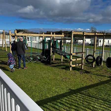 Ger-Y-Bwlch - Spacious Static On 5Star Site With Swimming Pool Benllech Exterior foto