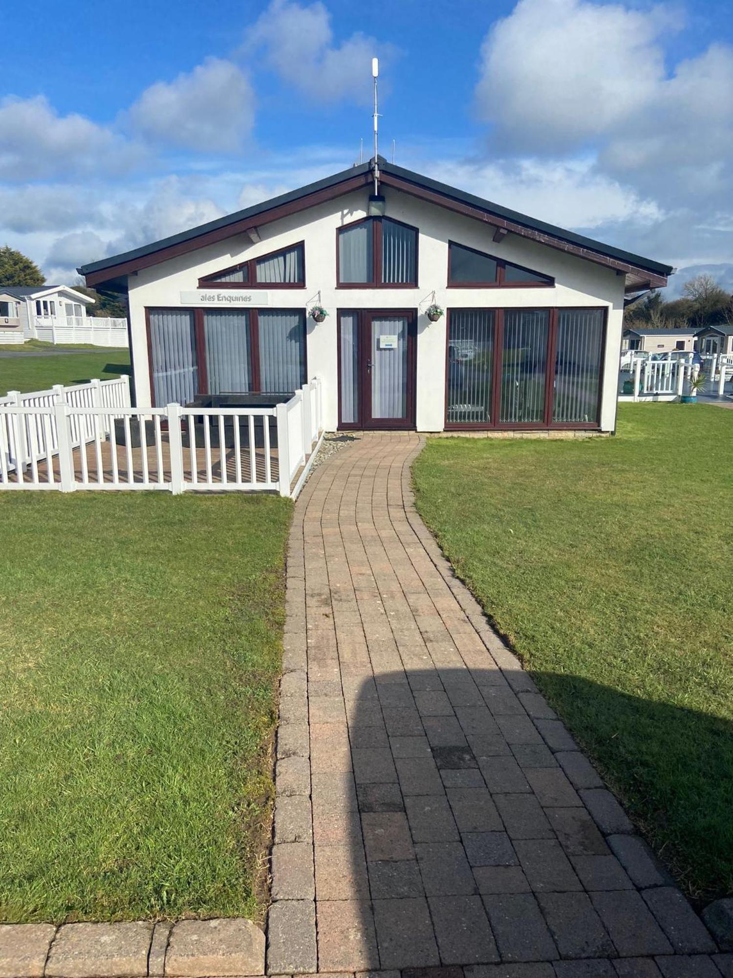 Ger-Y-Bwlch - Spacious Static On 5Star Site With Swimming Pool Benllech Exterior foto