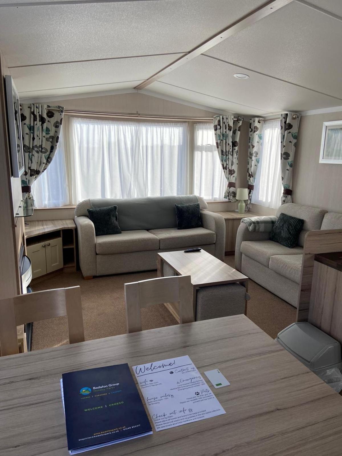 Ger-Y-Bwlch - Spacious Static On 5Star Site With Swimming Pool Benllech Exterior foto