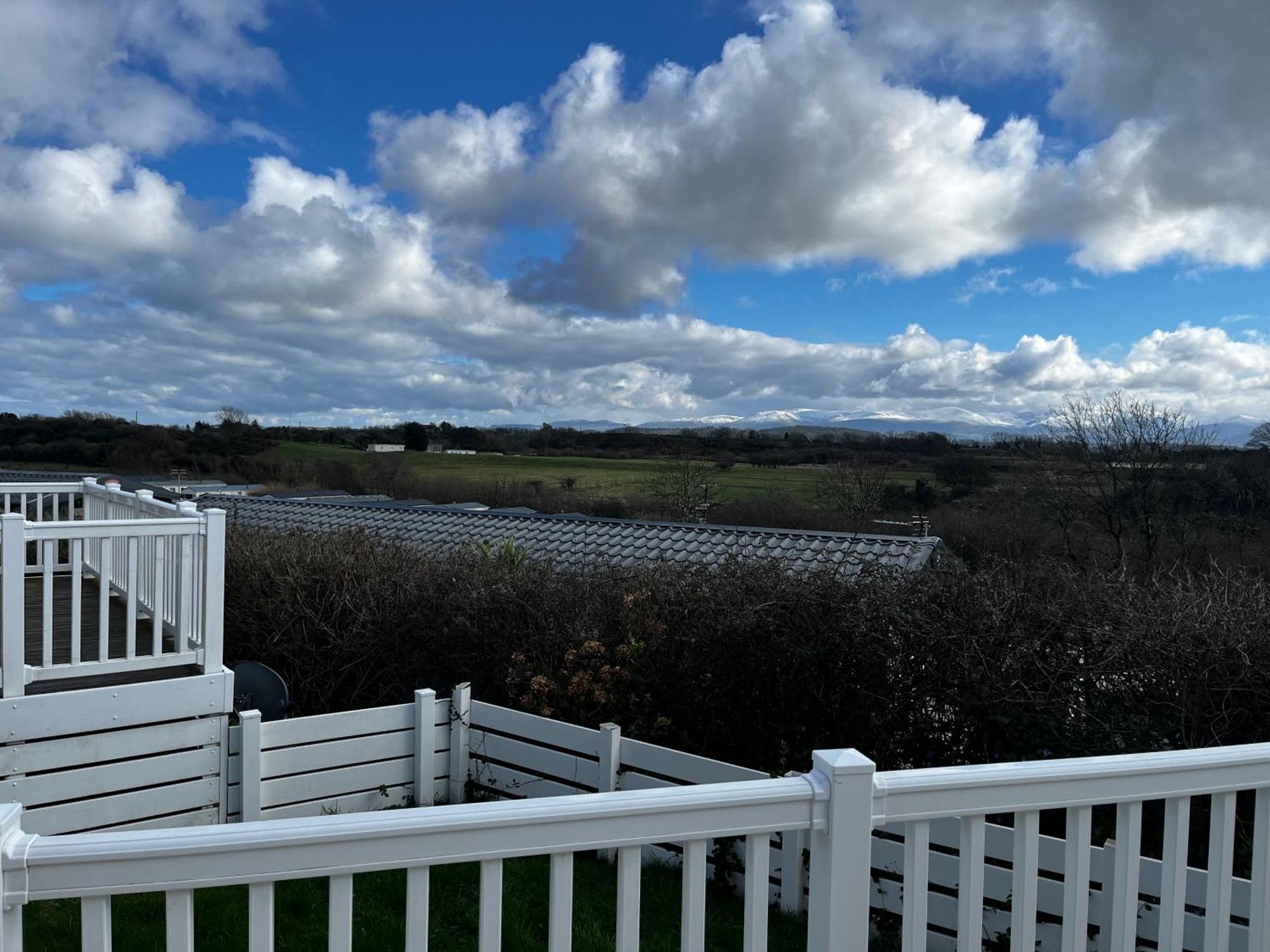 Ger-Y-Bwlch - Spacious Static On 5Star Site With Swimming Pool Benllech Exterior foto